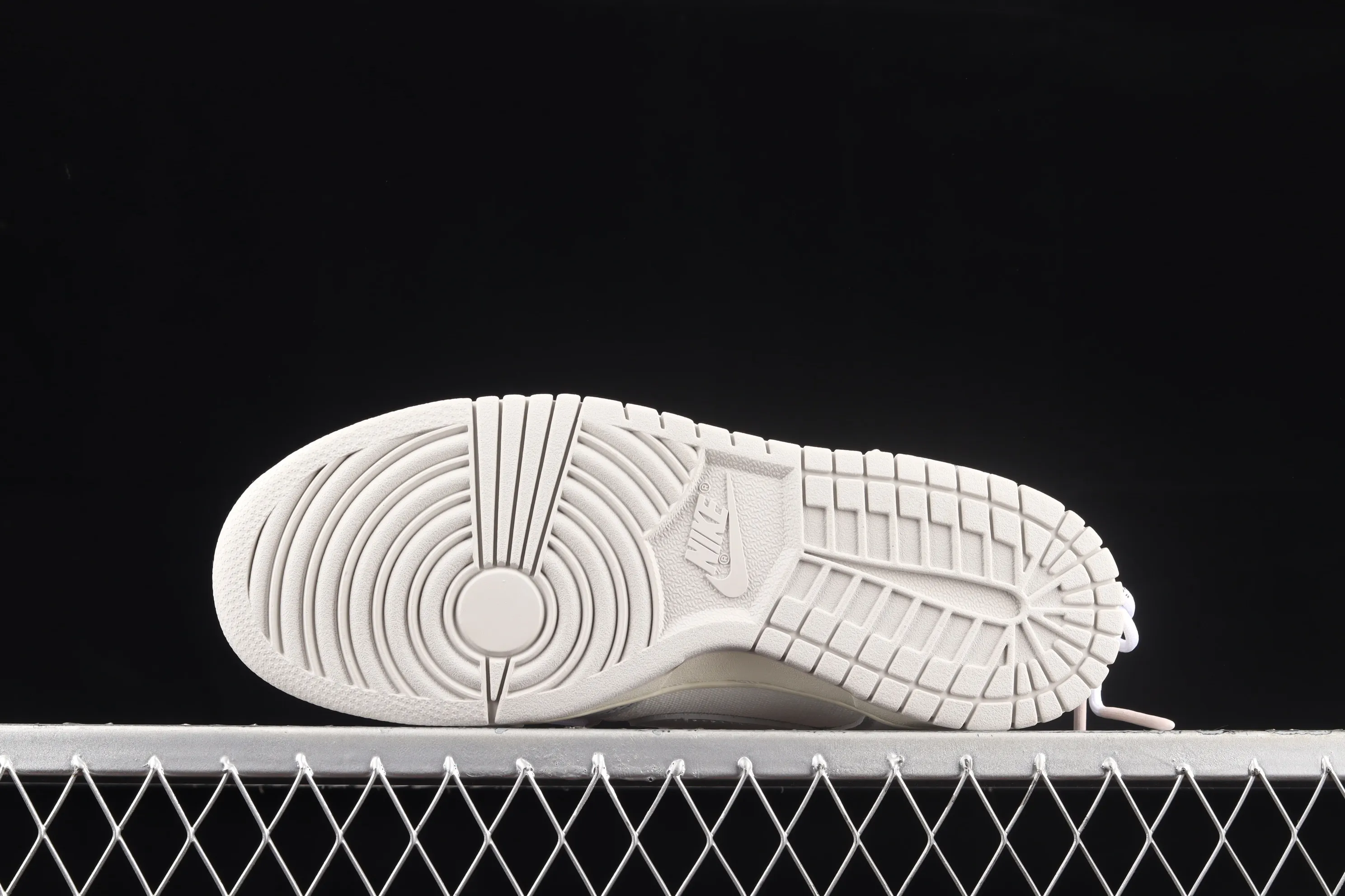 All Categories Nk SB Dunk Series Nk SB Dunk Low Low-top sneakers Pure original version OF x Nk Dunk Low OW Gray SB smashed backboard fashion casual sneakers DM1602-123